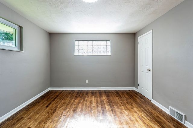 63 Chestnut St, Harrison Twp, PA 15065