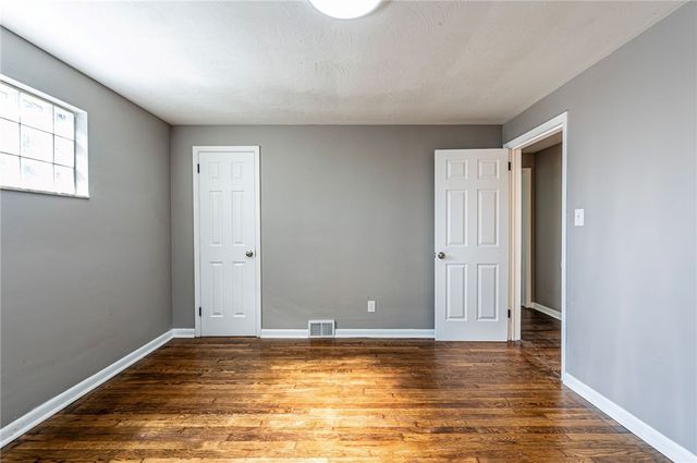 63 Chestnut St, Harrison Twp, PA 15065