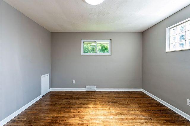 63 Chestnut St, Harrison Twp, PA 15065
