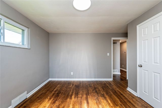 63 Chestnut St, Harrison Twp, PA 15065