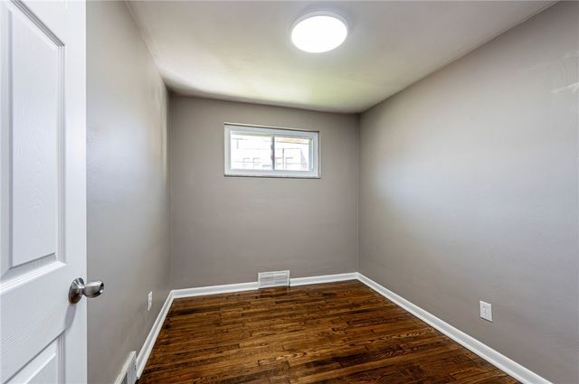 63 Chestnut St, Harrison Twp, PA 15065