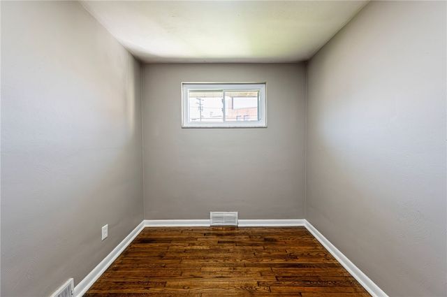 63 Chestnut St, Harrison Twp, PA 15065