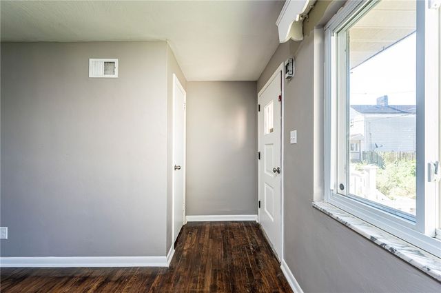 63 Chestnut St, Harrison Twp, PA 15065