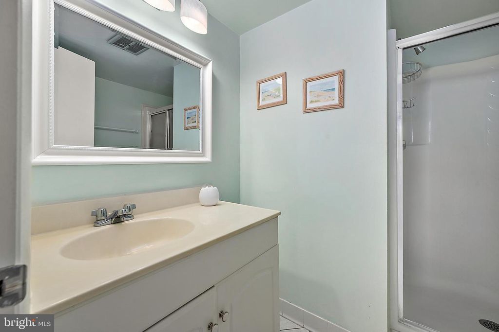 Image 36 of property listing at 11500 COASTAL HWY #1119, Ocean City, MD 21842