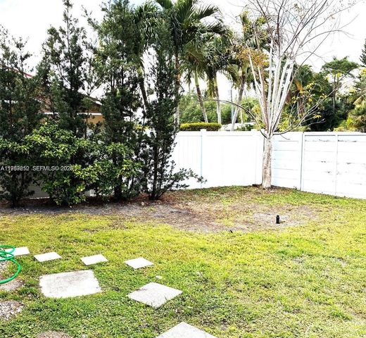 4541 SW 28th Terrace, Dania Beach, FL 33312