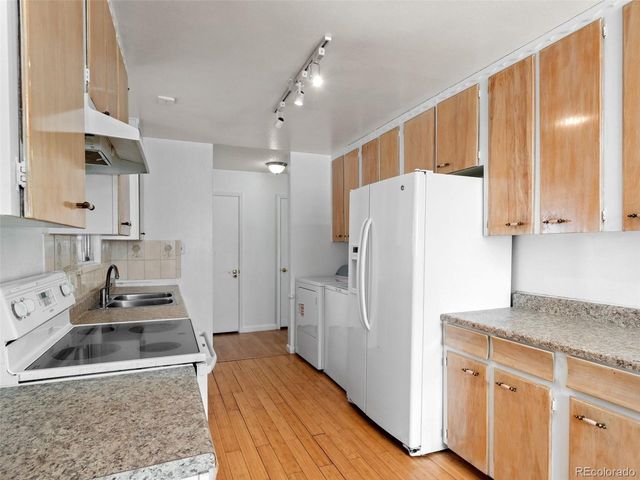 418 S Wheeling Way, Aurora, CO 80012