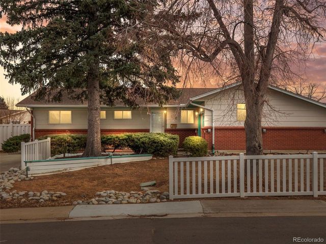 418 S Wheeling Way, Aurora, CO 80012