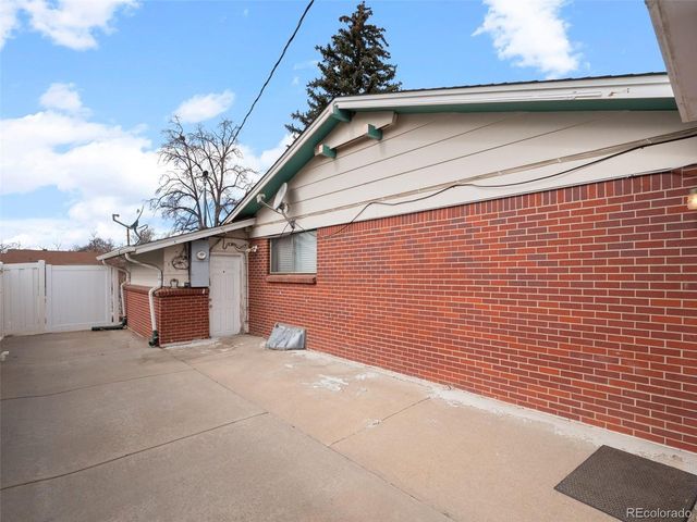 418 S Wheeling Way, Aurora, CO 80012