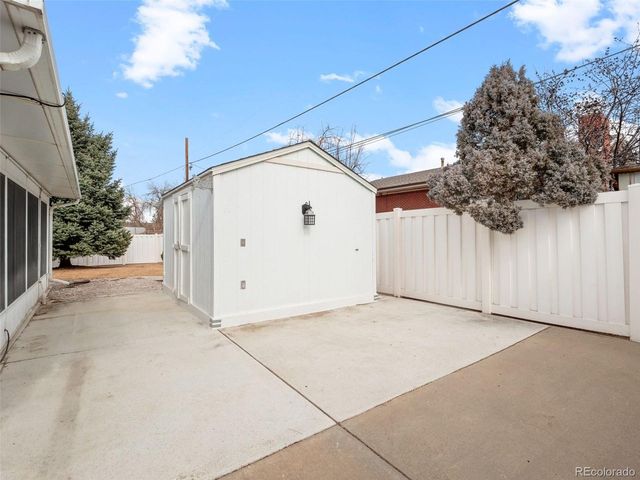 418 S Wheeling Way, Aurora, CO 80012