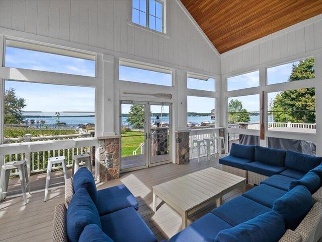 321 Bowing WAY, Lake Geneva, WI 53147