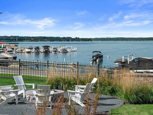 321 Bowing WAY, Lake Geneva, WI 53147