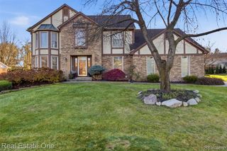 9377 Pineview Drive, Plymouth, MI 48170