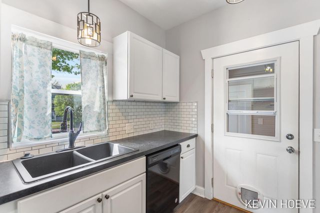 408 Van Raalte Avenue, Holland, MI 49423