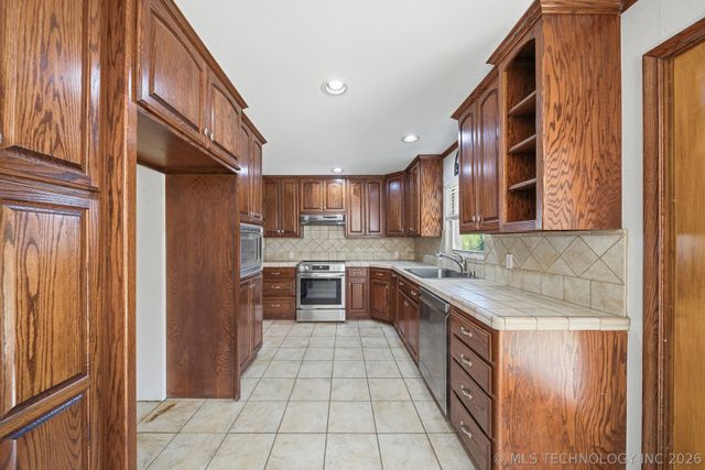 6127 S Victor Avenue, Tulsa, OK 74136
