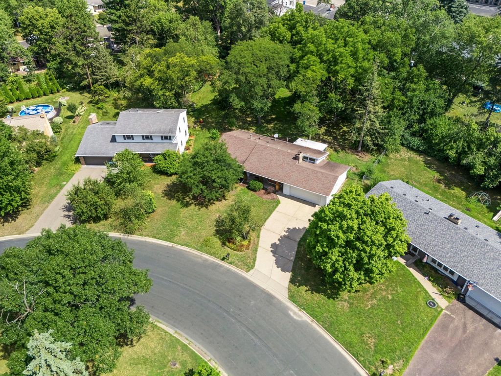9725 Queen Road, Bloomington, MN 55431 — photo 2