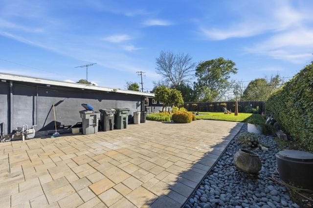 1225 Manzano Way, Sunnyvale, CA 94089