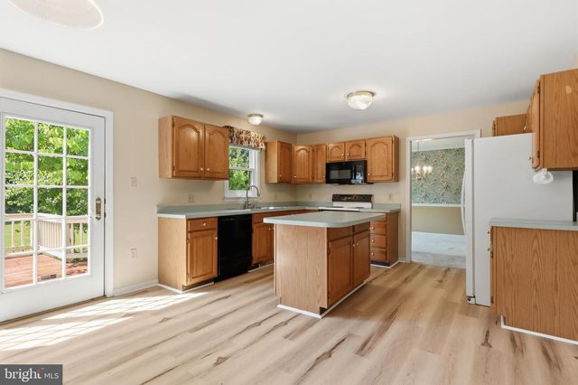 1240 FUTURITY DR, York, PA 17404