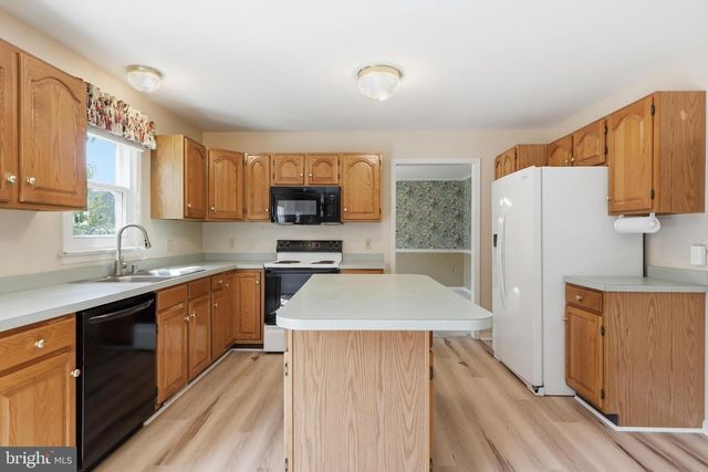 1240 FUTURITY DR, York, PA 17404