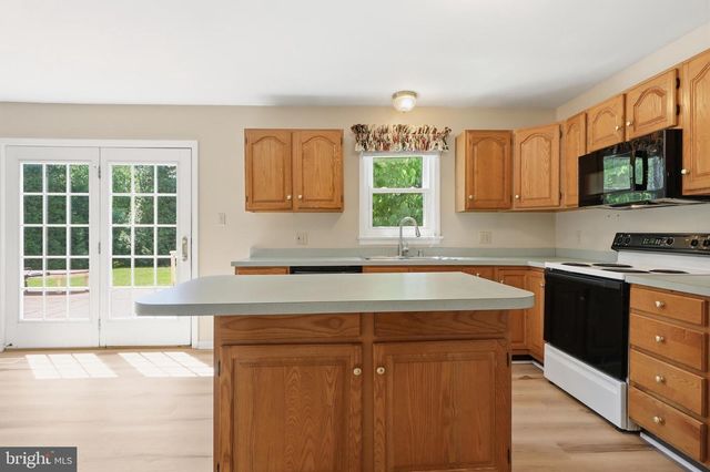 1240 FUTURITY DR, York, PA 17404