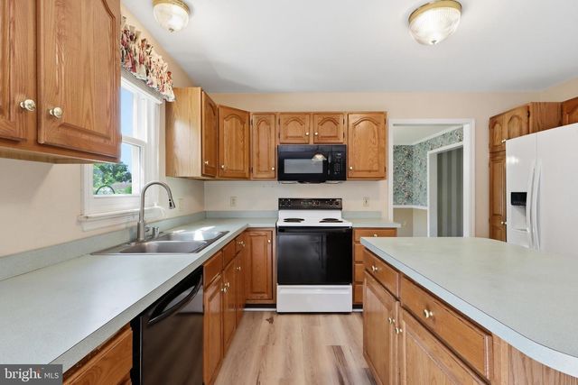 1240 FUTURITY DR, York, PA 17404