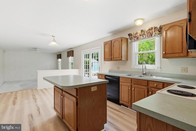 1240 FUTURITY DR, York, PA 17404