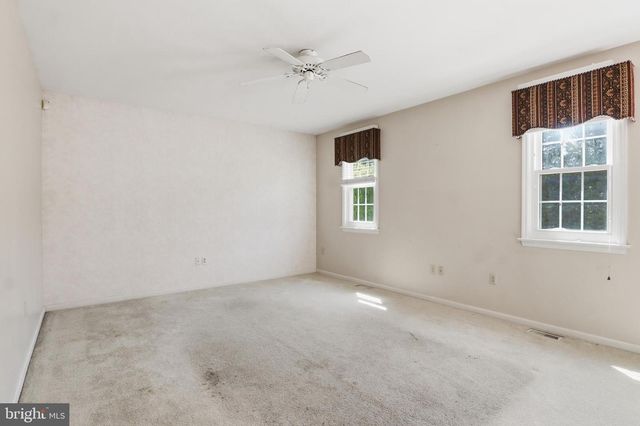 1240 FUTURITY DR, York, PA 17404