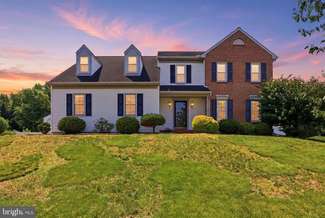 1240 FUTURITY DR, York, PA 17404