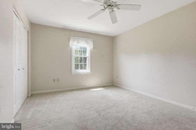 1240 FUTURITY DR, York, PA 17404