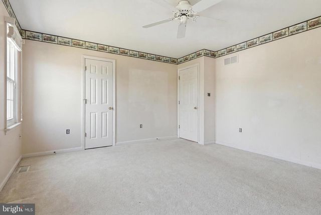 1240 FUTURITY DR, York, PA 17404