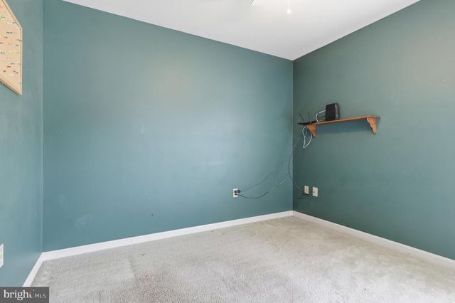 1240 FUTURITY DR, York, PA 17404