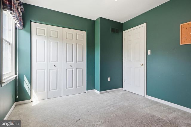 1240 FUTURITY DR, York, PA 17404