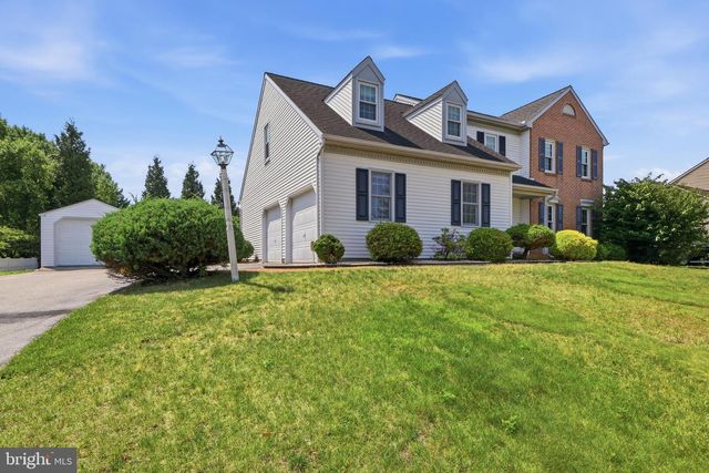1240 FUTURITY DR, York, PA 17404