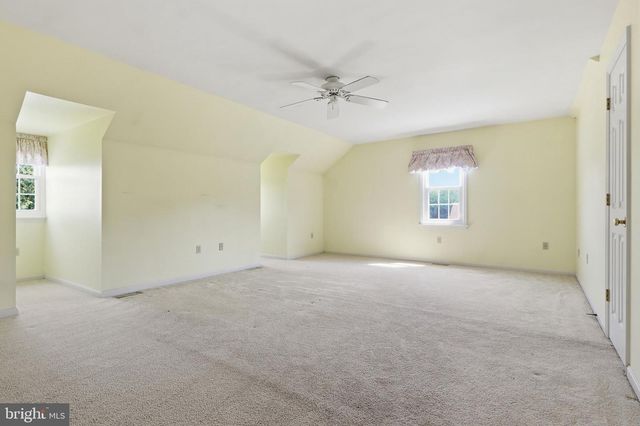 1240 FUTURITY DR, York, PA 17404