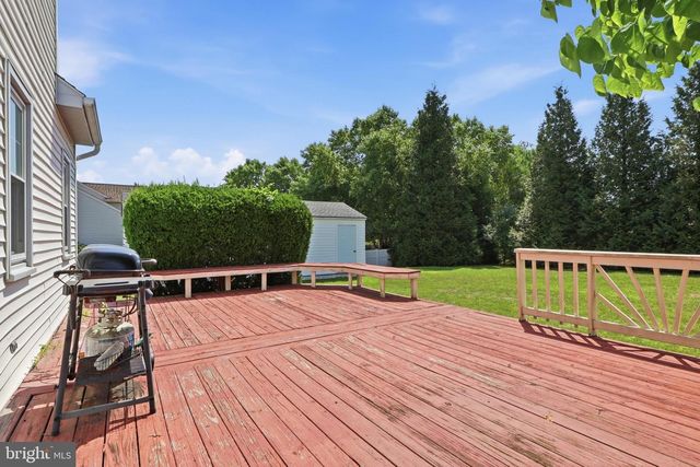 1240 FUTURITY DR, York, PA 17404