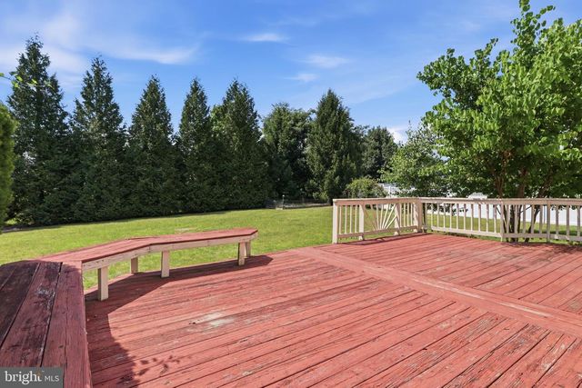 1240 FUTURITY DR, York, PA 17404
