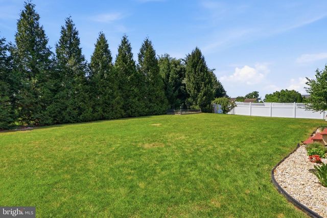 1240 FUTURITY DR, York, PA 17404