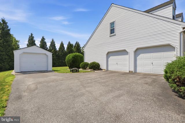 1240 FUTURITY DR, York, PA 17404
