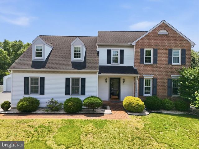 1240 FUTURITY DR, York, PA 17404