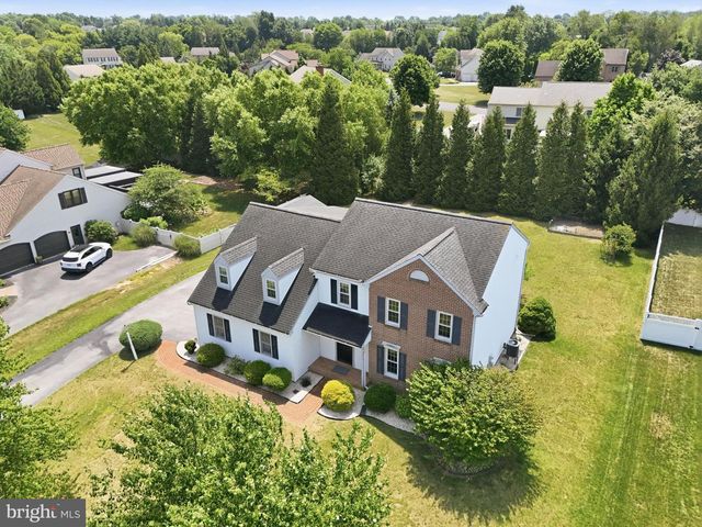 1240 FUTURITY DR, York, PA 17404