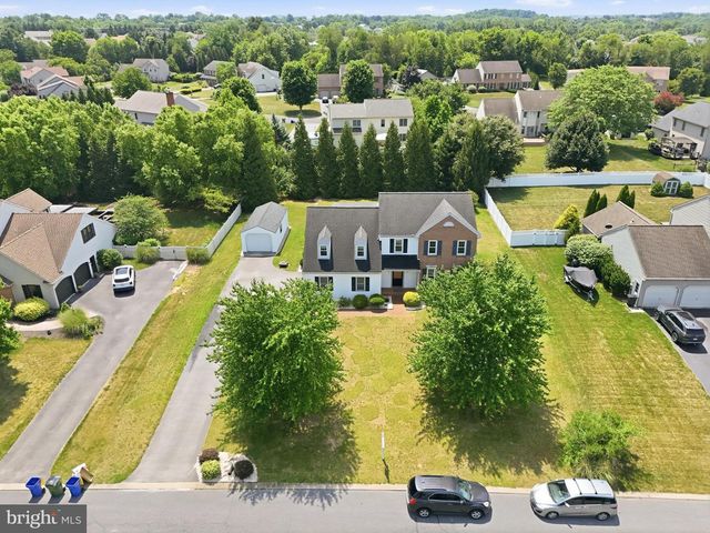 1240 FUTURITY DR, York, PA 17404