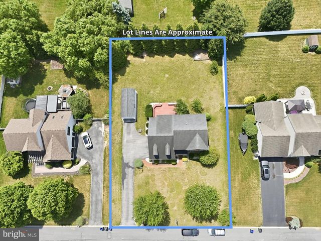 1240 FUTURITY DR, York, PA 17404