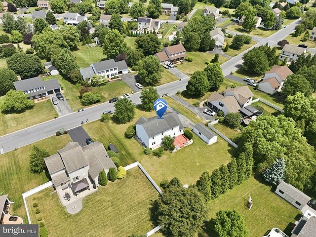 1240 FUTURITY DR, York, PA 17404