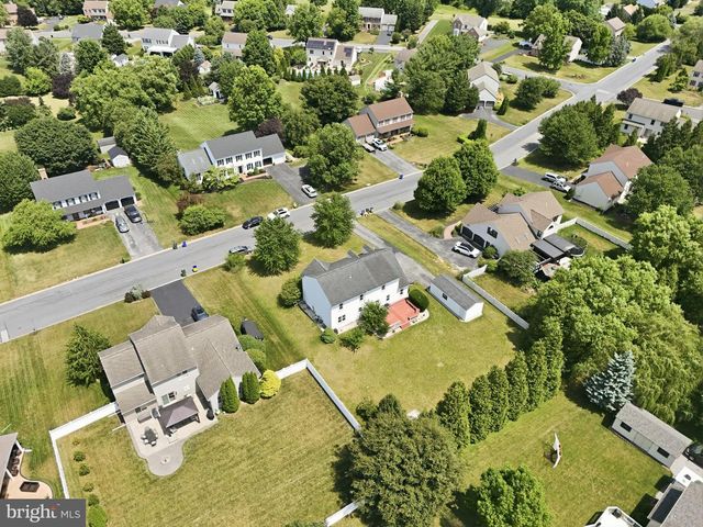 1240 FUTURITY DR, York, PA 17404