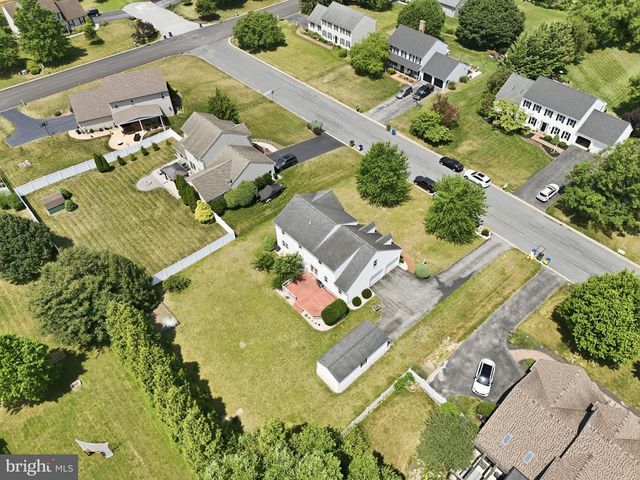 1240 FUTURITY DR, York, PA 17404