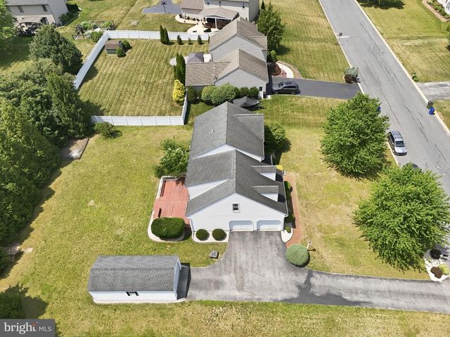 1240 FUTURITY DR, York, PA 17404