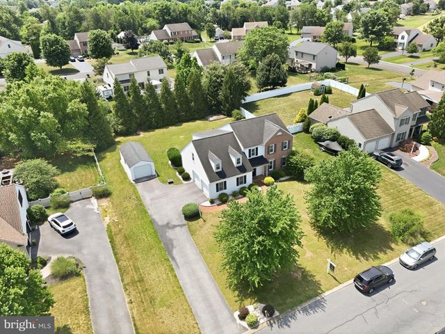 1240 FUTURITY DR, York, PA 17404