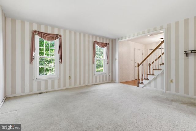 1240 FUTURITY DR, York, PA 17404