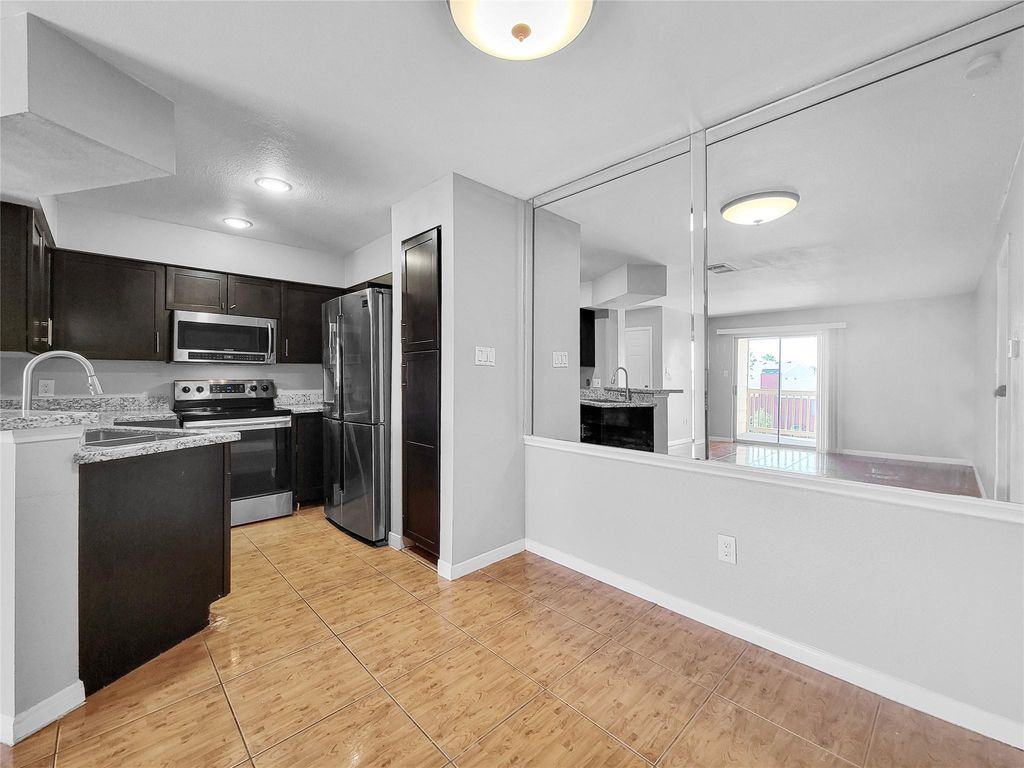 2626 Holly Hall Street 512, Houston, TX 77054