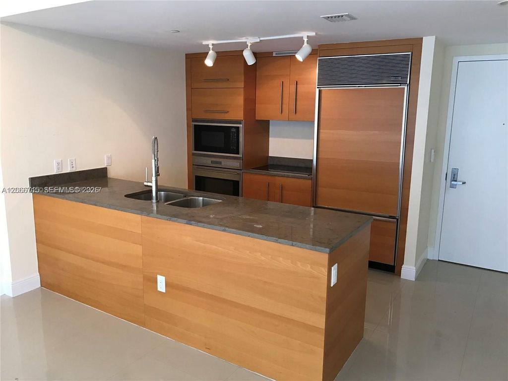 475 Brickell Avenue 2511, Miami, FL 33131