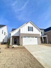 2203 Barringer Ln, Murfreesboro, TN 37128